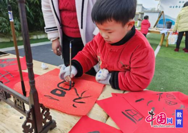 寻味中国年，宜宾筠连沐爱镇中心幼儿园开展2025年元旦节亲子活动