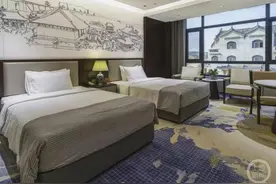 知名画家被酒店盗用画作？涉事装修公司：怀疑身份有诈图片