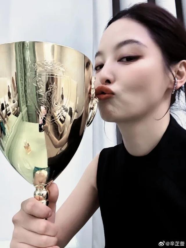 辛芷蕾获奖后甄子丹发文祝贺