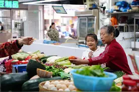 长沙8岁女孩父母去世后与爷爷奶奶相伴，爱和保护从没缺席图片