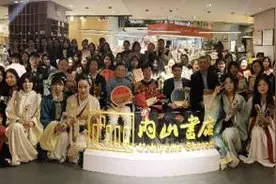 《中外服装史》正式发布 聚焦“服饰之美”图片
