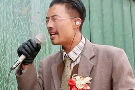 突然爆火的郭有才真的有才吗？不，他只是唱出了一个群体真实的痛图片