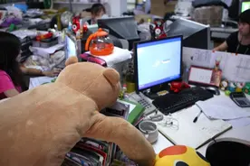 上班比丑、恶心穿搭？不至于！当代年轻人竟有上班精致羞耻症？图片