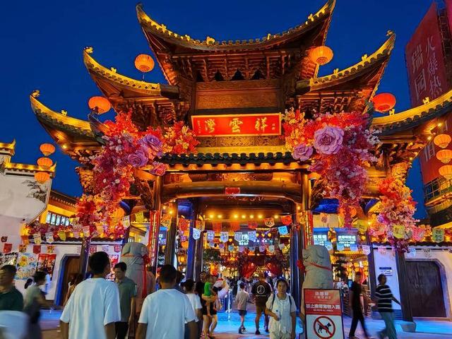 云梦：万人共赴千年古城夜宴 祥云湾奏响夜色七重奏文旅交响乐