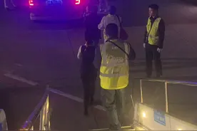 天津航空新疆分公司紧急保障受伤乘客异地就医图片