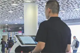 行李运输 代步送餐 机器人帮你搞掂图片