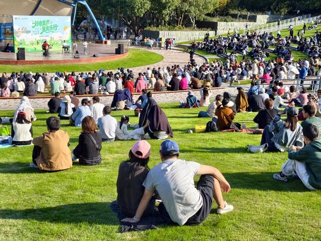 世纪公园秋日市集开启，音乐美景非遗手作齐聚，还藏着进博好物