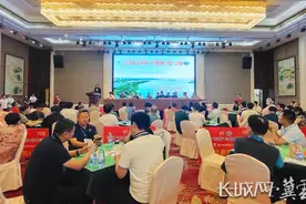 夏游衡湖 以“掼”交友 近300名掼蛋爱好者齐聚衡水湖畔图片