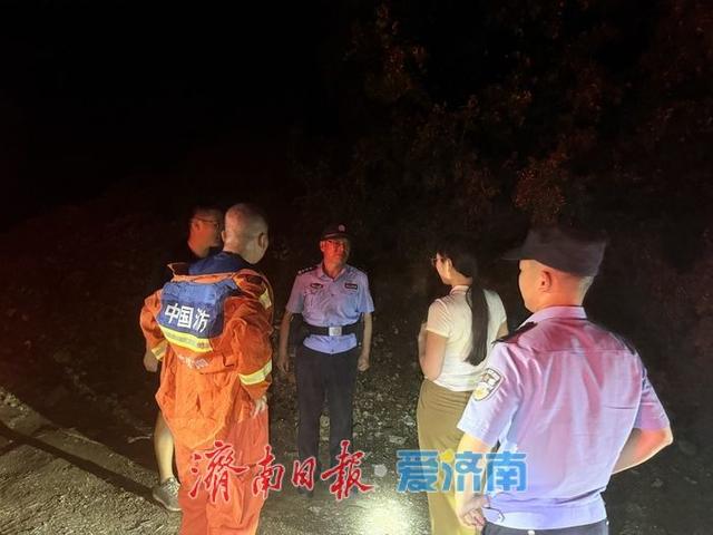 秋日登山莫“涉险”，南山公安一天救下三名“踩坑”驴友