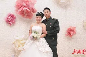 致敬戎装背后的她④| 军嫂谢玉蓉：“你守好祖国，我守好家”图片