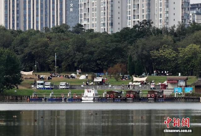 成都青龙湖湿地公园秋色美景迎客来