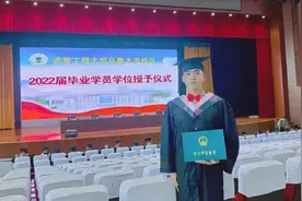 我成了班长的排长图片