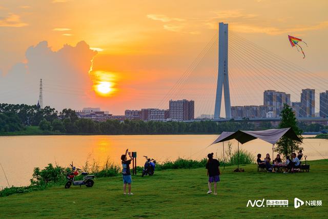 大暑到，热辣辣！广式避暑有料到？扑浪花、撑艇仔、叹夜茶