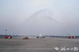 三峡机场正式开通直飞香港航线图片