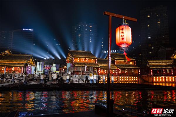 夜游常德河街，我竟成了《常德往事》的一部分