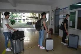额外交费400元才能用，大学宿舍空调应该怎么配？|新京报快评图片
