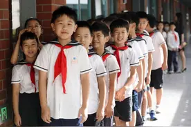 新华全媒+丨拥抱新学期 遇见“新”成长——全国多地中小学开学首日见闻图片