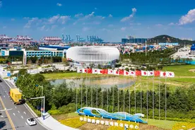 青岛西海岸新区厚植跨境电商发展沃土，点燃外贸发展新引擎，从“商品出海”到“品牌出海”图片