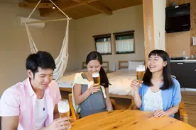 月租1500，一些90后选择住进养老院图片