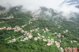 （走进中国乡村）川西藏寨：中国“最美”古镇飘来古韵新风图片