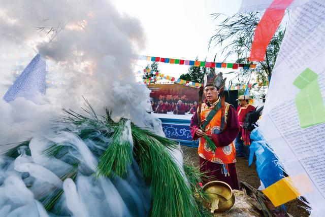转山转海节，一场与天地对话的虔诚行走
