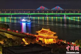 湖北襄阳：夜游激活古城文旅新体验图片