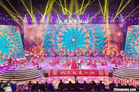 2024全国社区春晚在湖南岳阳举行 上演草根文化盛宴图片