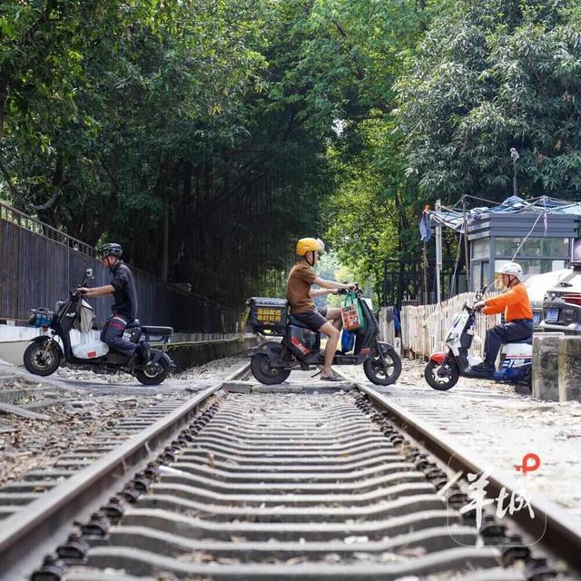 一起走在铁路上｜茶楼·跑街