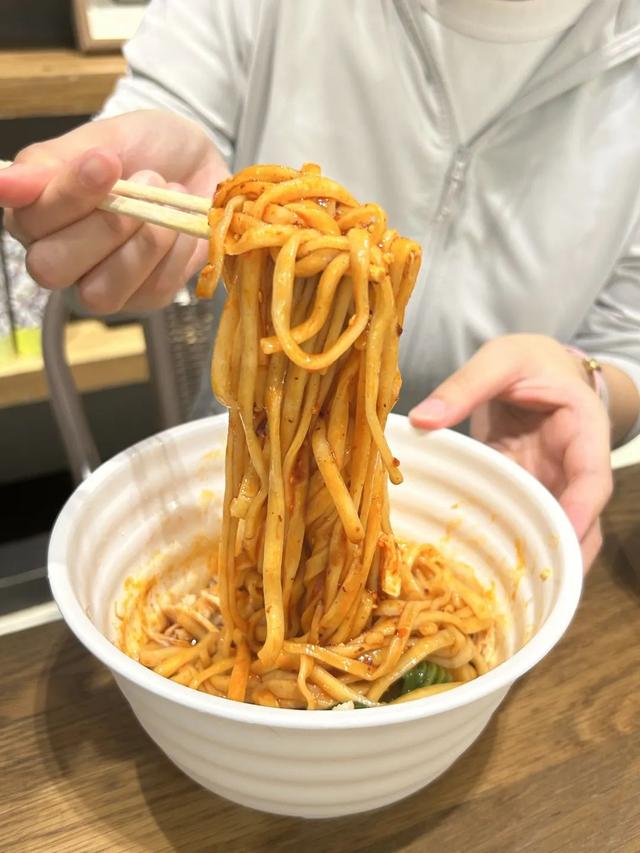 48秒一碗面！无人面吧开张啦→