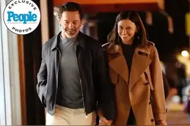 56岁好莱坞男星公开恋情！网友失望：“狼叔”塌房了！图片