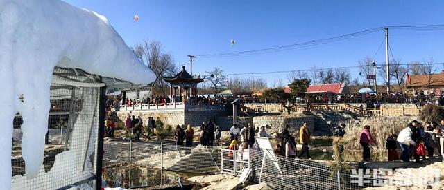 青岛故事｜9天揽客超12万人次！平度九里夼冰瀑火爆，单日迎来40多辆大巴