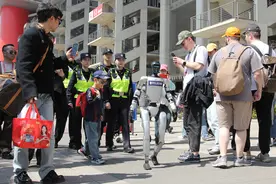 人形机器人来巡逻了，F1中国大奖赛的安保也有看点图片