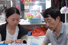 福建泉州“簪花围”火出圈！40元体验簪花+服饰，游客冒雨打卡图片