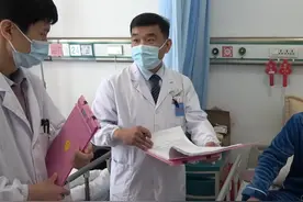 宁阳县第一人民医院医生巧妙拉扯胫骨骨块 避免糖尿病足患者截肢风险图片