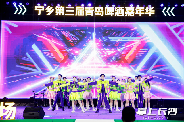 夏日狂欢引爆消费激情！2025宁乡“YEAH——夏”激情消费季暨青岛啤酒嘉年华开启