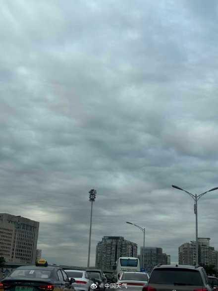 北京天空现震撼糙面云