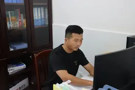 特别策划丨融水教师唐冠林：三尺讲台育桃李 满腔热爱绘青春图片
