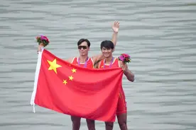 飞舟争渡！湖南老将张亮赛艇男子双人双桨摘金：憧憬奥运摘金梦图片