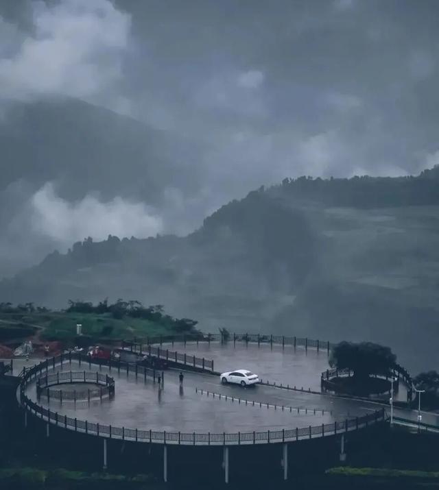 把周末还给山野｜带娃爬山撒欢，沿途风景绝美