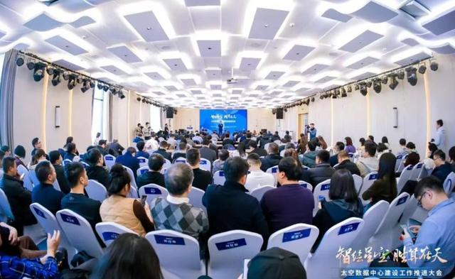 马斯克猛猛带货太空数据中心，“能耗比地球香太多”