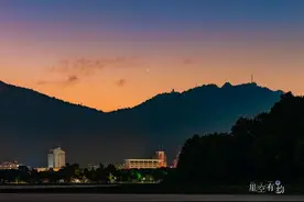 今晚将有大彗星掠过地球，下次再见需6万年，已有网友组团去“追星”图片