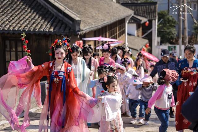 家门口的烟火气 | 松江仓城变形记：六百年漕运码头变身都市烟火新聚点