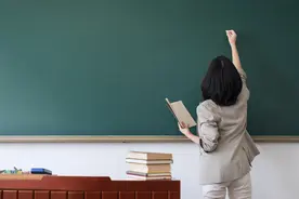 潮评丨让教师成为最受社会尊重的职业，该从哪些方面发力？图片