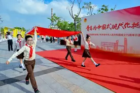 青春献礼，共筑中国梦！青浦青少年在“国旗下成长”升旗仪式中挺膺担当图片