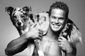 50岁美国男星突然去世，生前热爱运动、身材健美图片