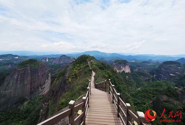 行进中国丨玩转丹霞，解锁生态旅游新体验