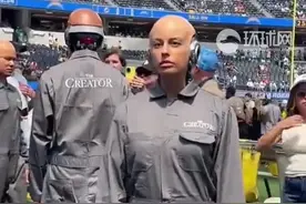 逼真AI机器人现身美国橄榄球赛场引议论，美媒：系科幻电影宣传图片