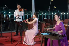 中国民乐奏响在里约科帕卡巴纳海滩图片