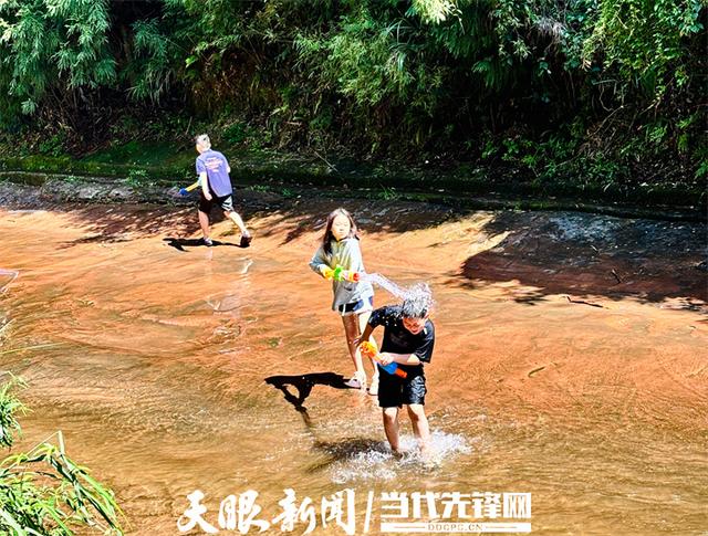 踩水飙车！来习水飞鸽“水上公路”解锁清凉的隐藏玩法