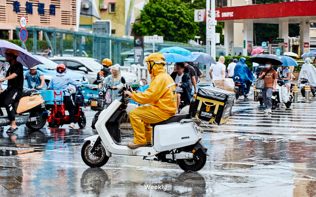 为避台风深圳人搬进无窗酒店